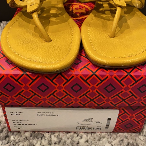 💛 Dusty Cassia Tory Burch Miller Very Good Used Condition Dust bag included. - Picture 7 of 8